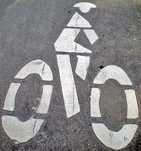 Bicycle lane symbol for San Mateo County, California. © BrokenSphere, Wikimedia Commons