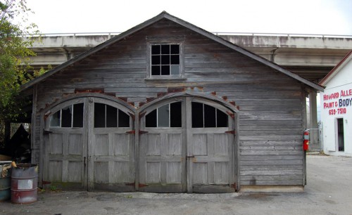 Building under Southern Blvd. bridge might have been Palm Beach carriage house