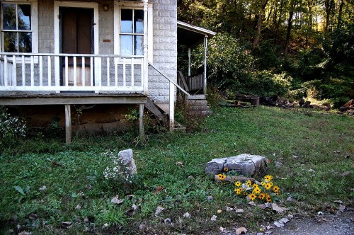 Flowers in front of old Wittenberg MO house